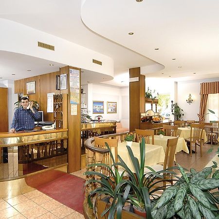 Albergo Savoia Ospedaletti Exterior photo