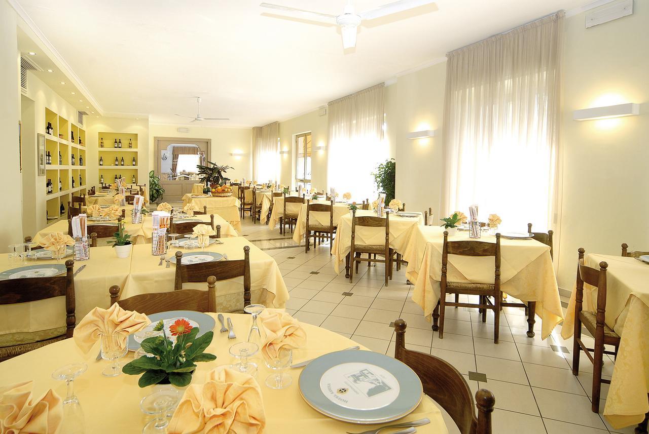 Albergo Savoia Ospedaletti Exterior photo