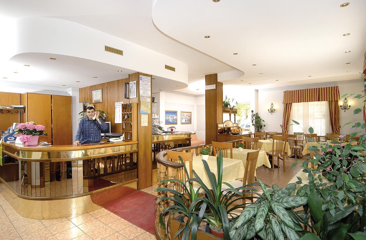 Albergo Savoia Ospedaletti Exterior photo